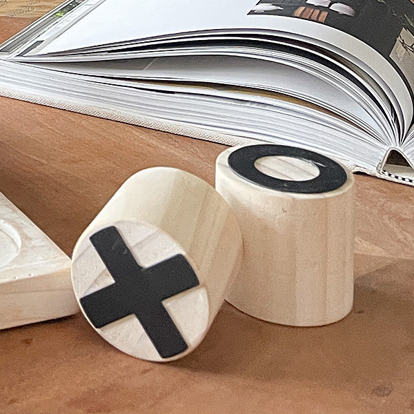 Illustration of Retro Logic Tic-Tac-Toe Decor Inspiration
