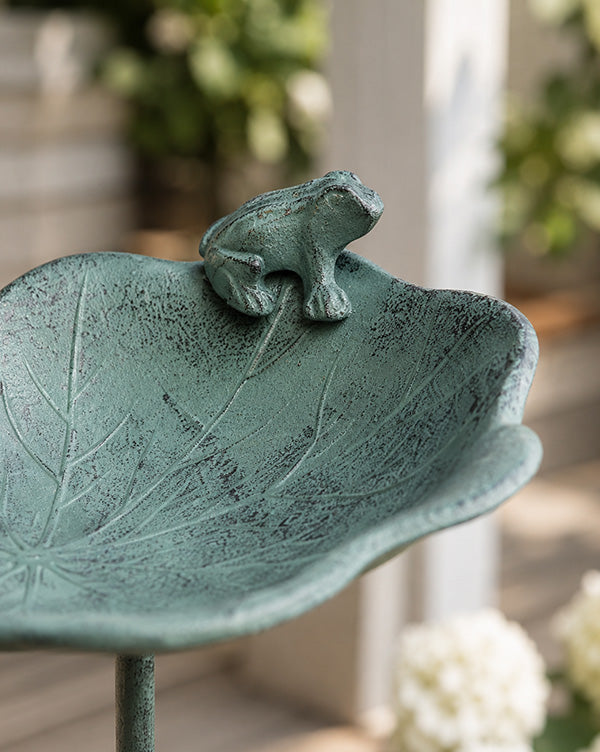Outdoor Whimsical Iron Frog on Lily Pad Birdfeeder