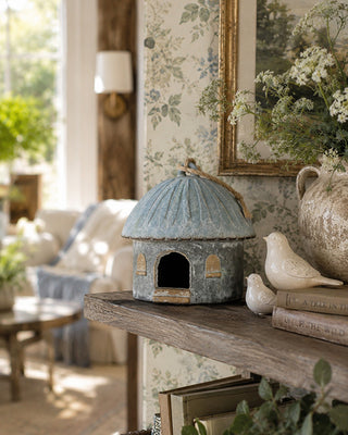 Resin birdhouse dimensions view