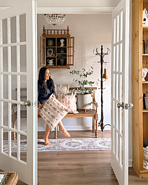 Heritage Style Gallery Display Cabinet