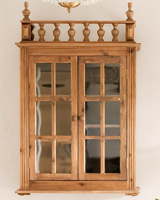 Heritage Style Gallery Display Cabinet