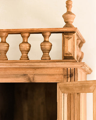 Heritage Style Gallery Display Cabinet
