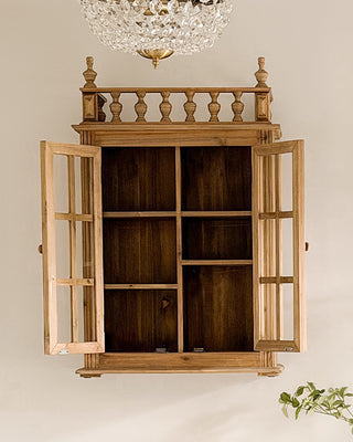 Heritage Style Gallery Display Cabinet
