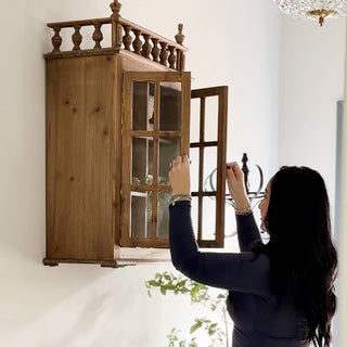 Heritage Style Gallery Display Cabinet