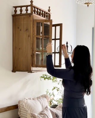 Heritage Style Gallery Display Cabinet
