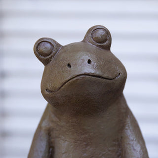 frog statue