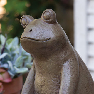 frog statue
