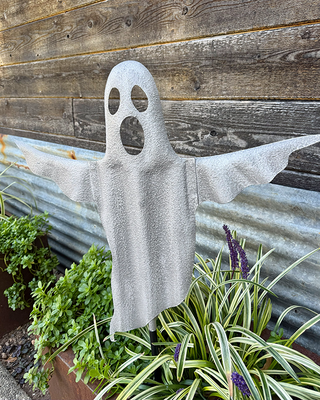 Outdoor Glowing Metal Ghost Yard Stakes, Set of 3
