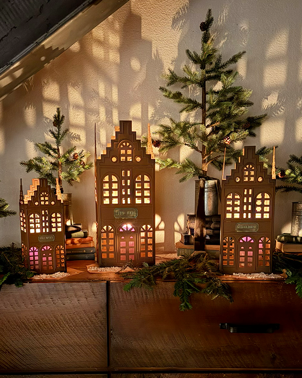 Heritage Village Metal Tabletop Houses, Set of 3