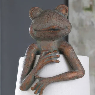 close up frog on lamp
