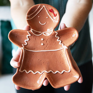 Gingerbread girl plate held for size display