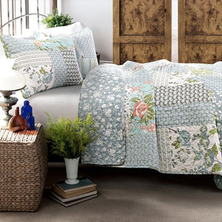 Cottage style patchwork quilt set full queen king bedroom