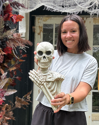 Peeking Skeleton Indoor/Outdoor Halloween Wall Accent