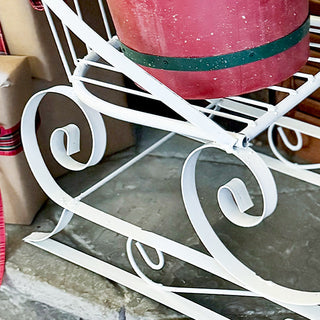 close up of back of sleigh