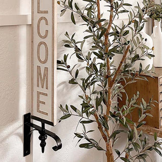 Classic Hanging Welcome Sign with Bracket