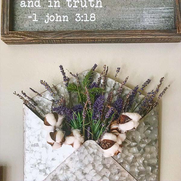 Dried lavender flowers and garden decor — yard, accessories - Stock Photo |  #155518970