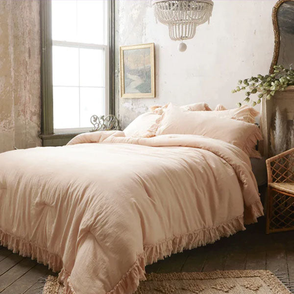 Frontgate - The secret to a catalog-worthy bed? Layers! @randigarrettdesign  pulled together all the perfect bedding for this ultra-cozy and polished  look. #bedding #bedroominspo #newsheets #bedroomrefresh #luxurybedding # bedgoals